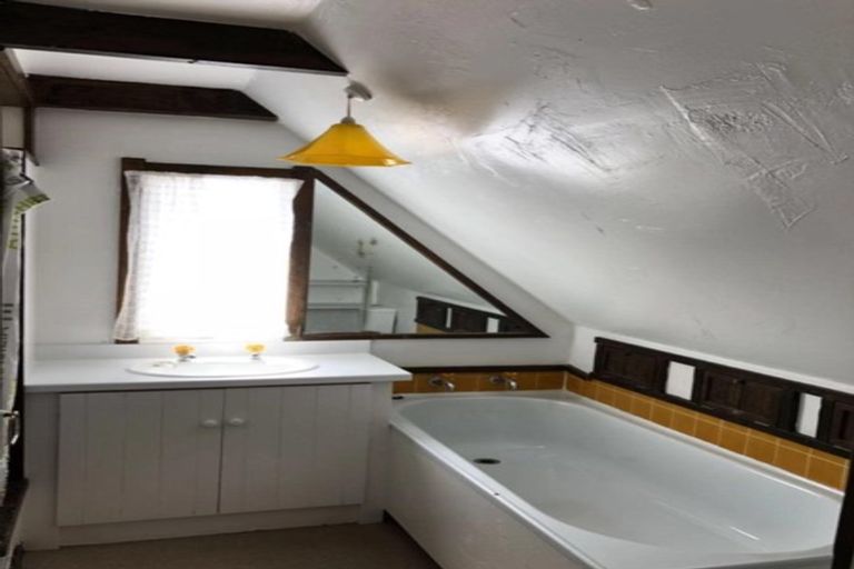 Photo of property in 15a Roland Road, Greenhithe, Auckland, 0632