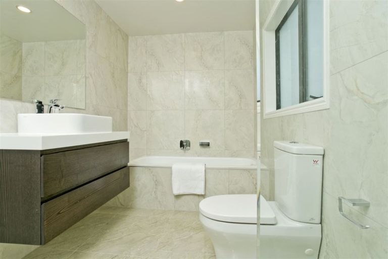 Photo of property in 7a Heathcote Road, Castor Bay, Auckland, 0620