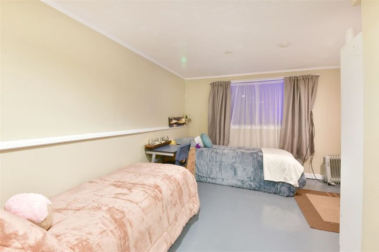 Photo of property in 76 Chivalry Road, Glenfield, Auckland, 0629