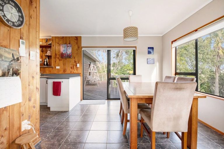 Photo of property in 2 Hand Road, Helensville, 0800