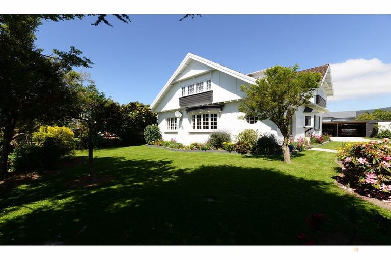 Photo of property in 17 Rhodes Street, Waimate, 7924