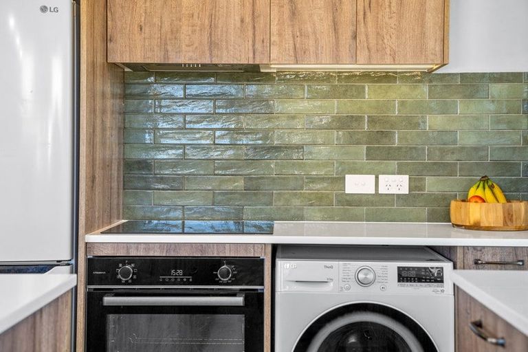 Photo of property in 1/22 Gladys Avenue, Glenfield, Auckland, 0629