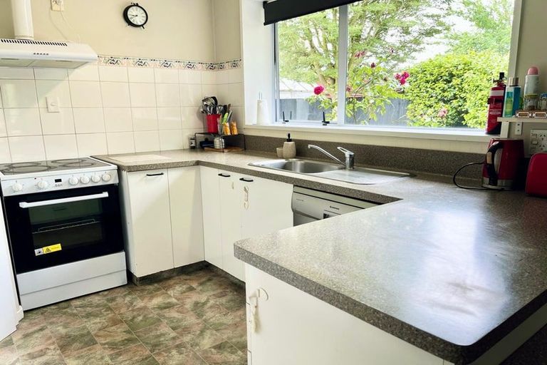 Photo of property in 28 Shannon Place, Belfast, Christchurch, 8051