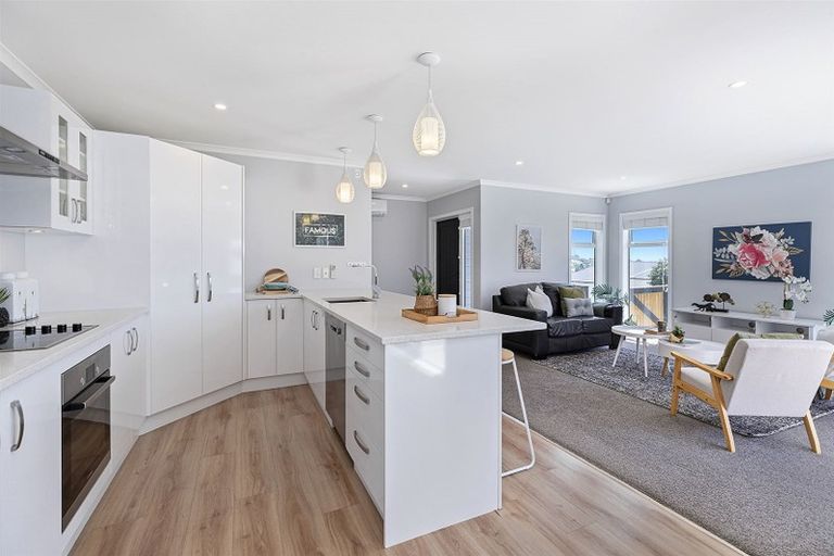 Photo of property in 5 Madeira Close, Whitby, Porirua, 5024