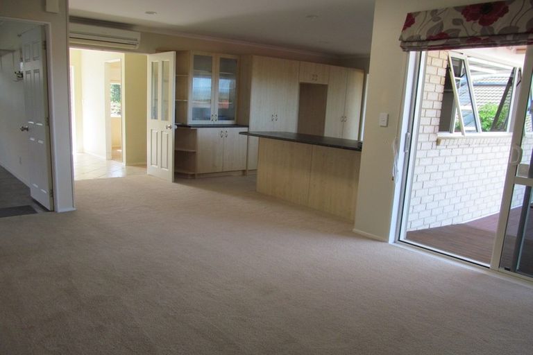 Photo of property in 11 Kath Hopper Drive, Orewa, 0931