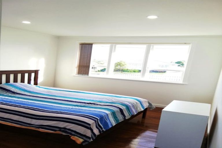 Photo of property in 42 Woodford Avenue, Henderson, Auckland, 0610