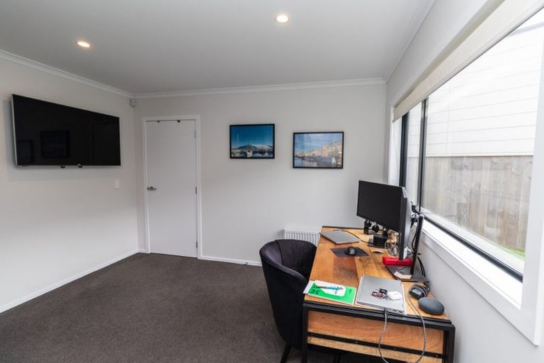 Photo of property in 41 Glanmire Road, Newlands, Wellington, 6037