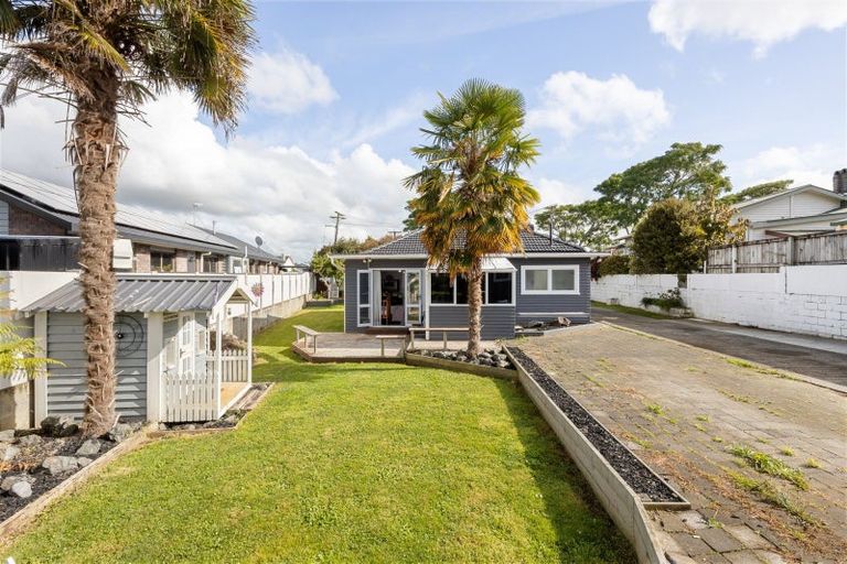 Photo of property in 15 Livingstone Avenue, Nawton, Hamilton, 3200