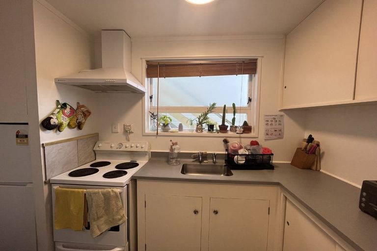 Photo of property in 82 Rolleston Street, Mount Cook, Wellington, 6021