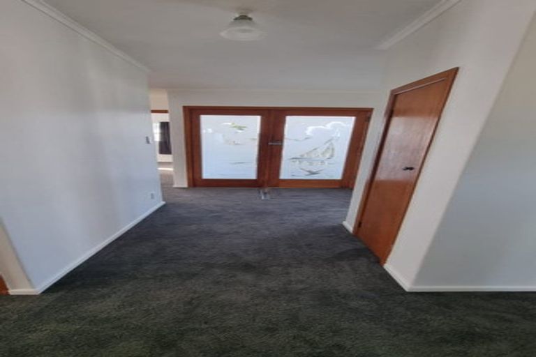 Photo of property in 34 Tiroroa Avenue, Te Atatu South, Auckland, 0610