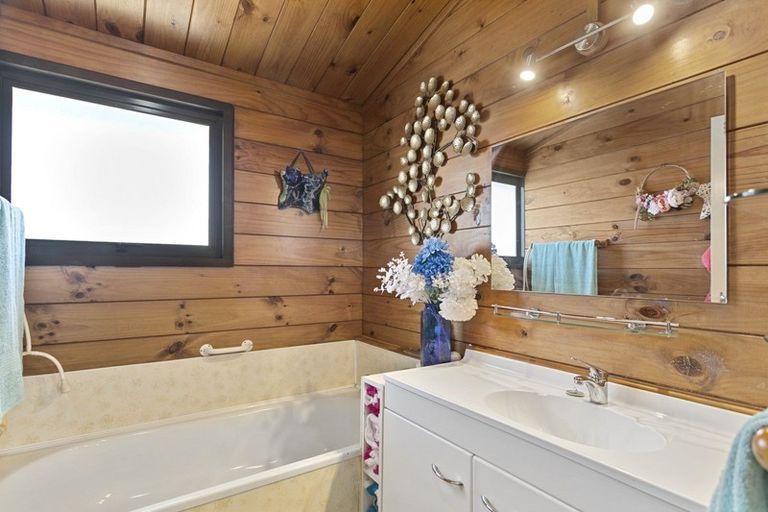 Photo of property in 15 Tobin Place, Richmond Heights, Taupo, 3330