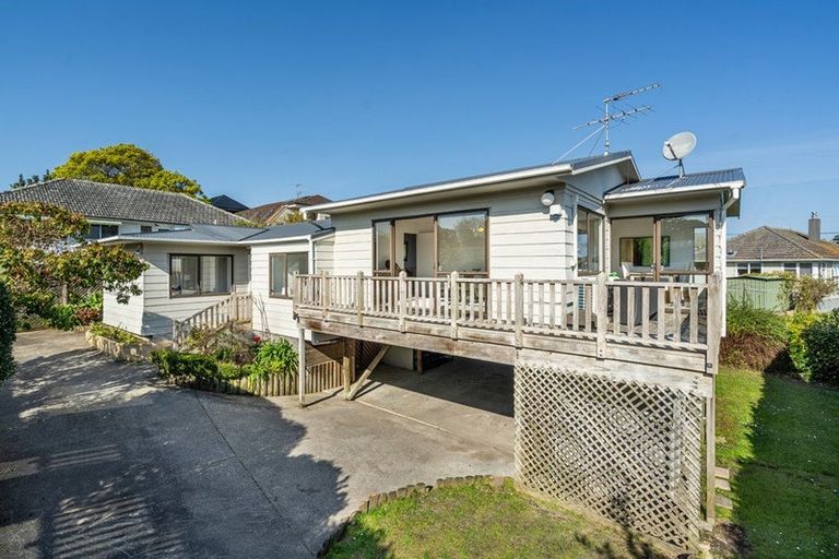 Photo of property in 2/49 Merani Street, Belmont, Auckland, 0622