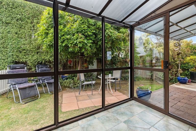 Photo of property in 2/2 Law Street, Torbay, Auckland, 0630