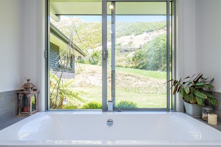 Photo of property in 42 Mahaki Road, Nikau Valley, Paraparaumu, 5032