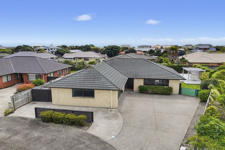 Photo of property in 1 William Noel Place, Waikanae Beach, Waikanae, 5036