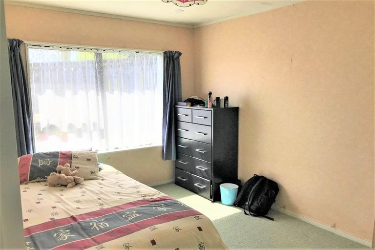Photo of property in 2 Sherpa Place, Massey, Auckland, 0614