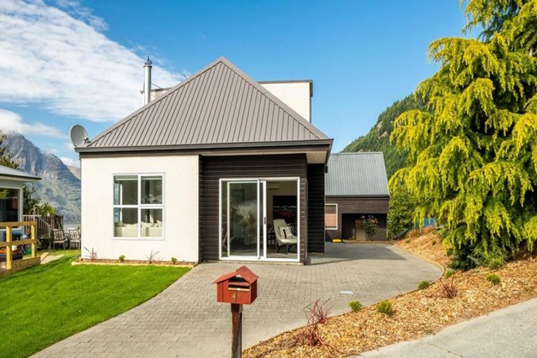 Photo of property in 4a Dart Place, Fernhill, Queenstown, 9300