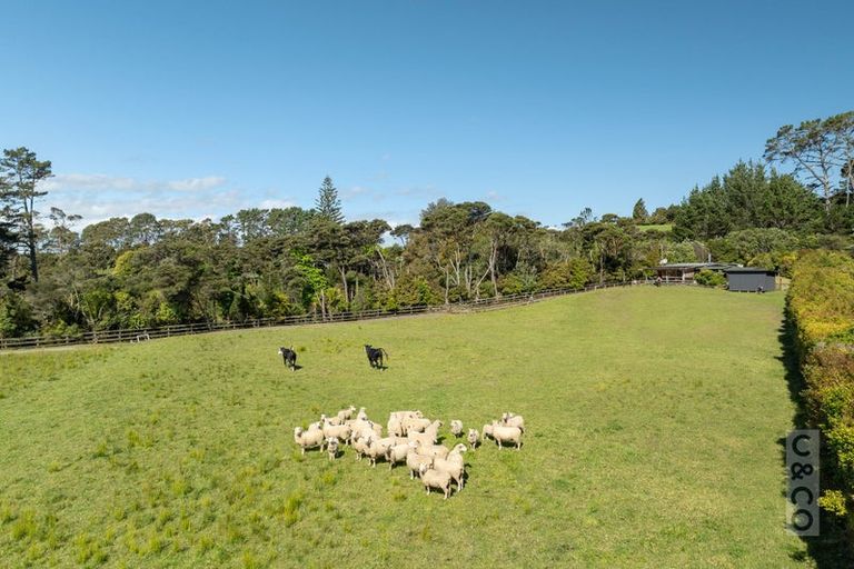 Photo of property in 35a Fork Road, Kumeu, 0891