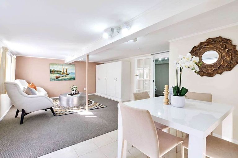 Photo of property in 62 Lyons Avenue, Murrays Bay, Auckland, 0630