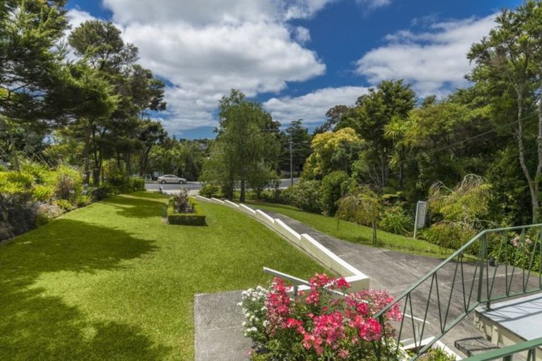Photo of property in 33 Tauhinu Road, Greenhithe, Auckland, 0632