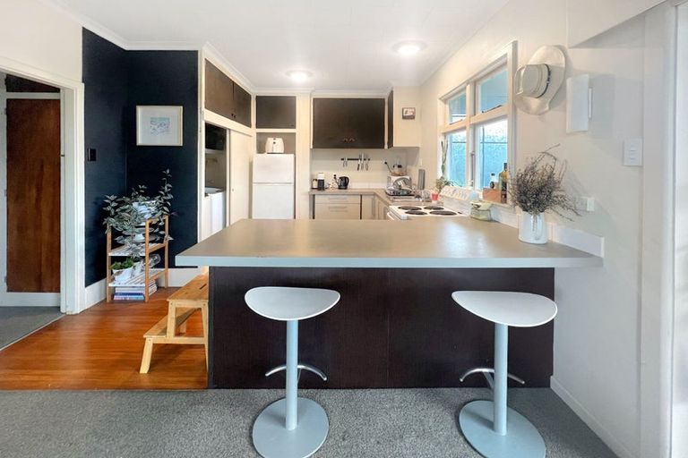 Photo of property in 137 Saint Andrews Square, Strowan, Christchurch, 8052