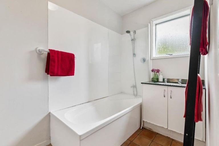 Photo of property in 2/1a Oates Road, Glen Eden, Auckland, 0602