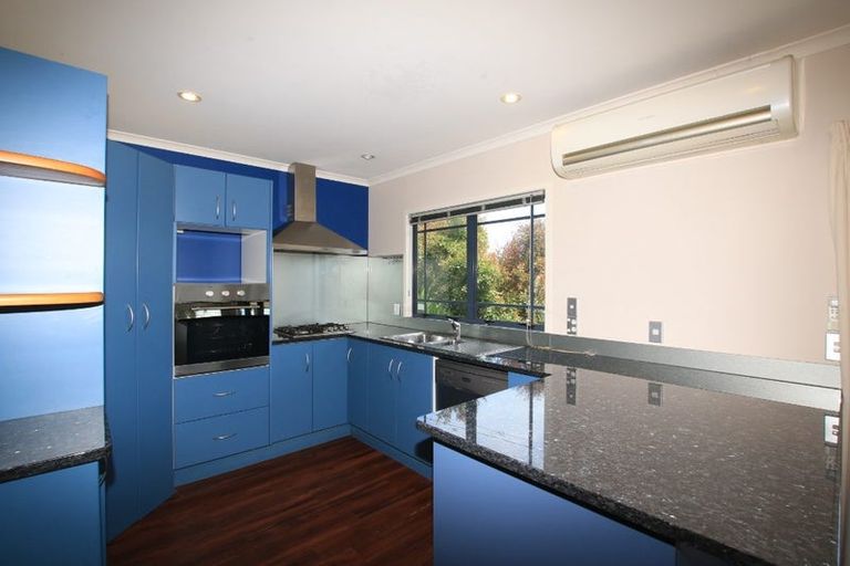 Photo of property in 7a Roberts Road, Glenfield, Auckland, 0629