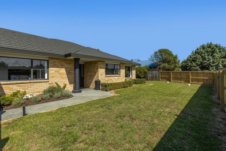 Photo of property in 136 Guildford Drive, Paraparaumu Beach, Paraparaumu, 5032