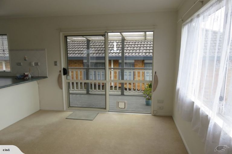 Photo of property in 21 Bard Place, Golflands, Auckland, 2013