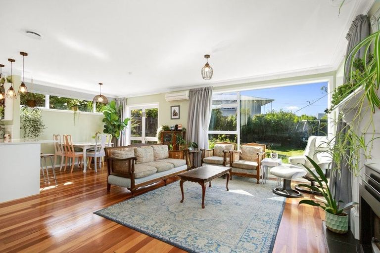 Photo of property in 16 Mascot Street, Tawa, Wellington, 5028