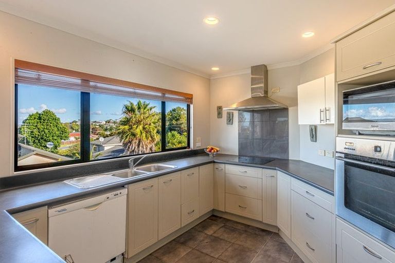 Photo of property in 32 Ian Sage Avenue, Torbay, Auckland, 0630