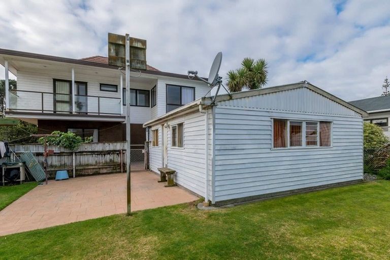 Photo of property in 36 Eruini Street, Waikanae Beach, Waikanae, 5036