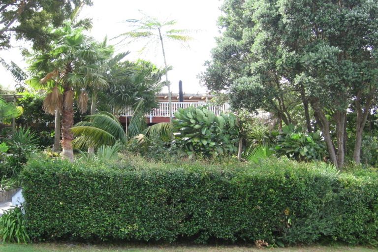 Photo of property in 5 Heathcote Road, Castor Bay, Auckland, 0620