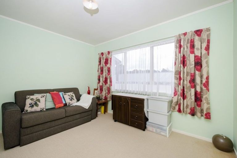 Photo of property in 16 Carillon Place, Massey, Auckland, 0614