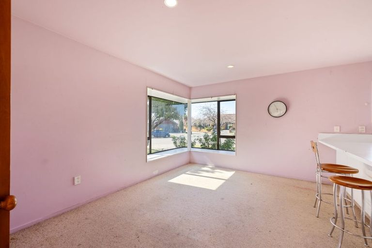 Photo of property in 13 Broadfell Avenue, Avonhead, Christchurch, 8042