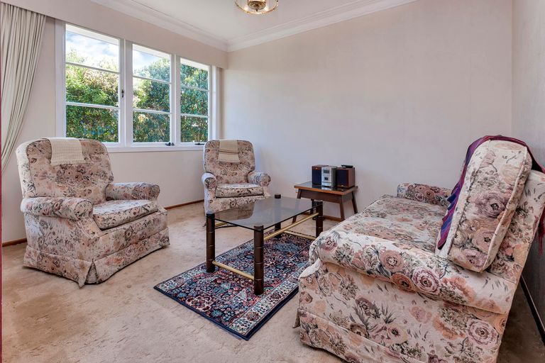 Photo of property in 1 Rowan Terrace, Te Atatu South, Auckland, 0610
