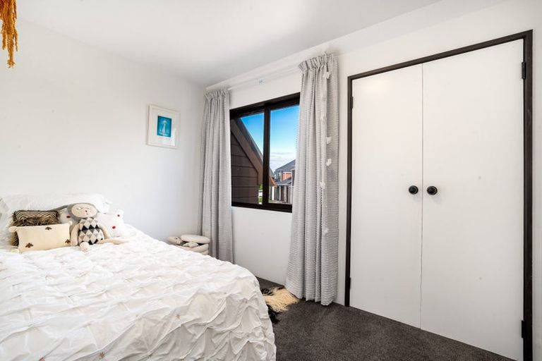 Photo of property in 11 Tamahine Street, Maupuia, Wellington, 6022