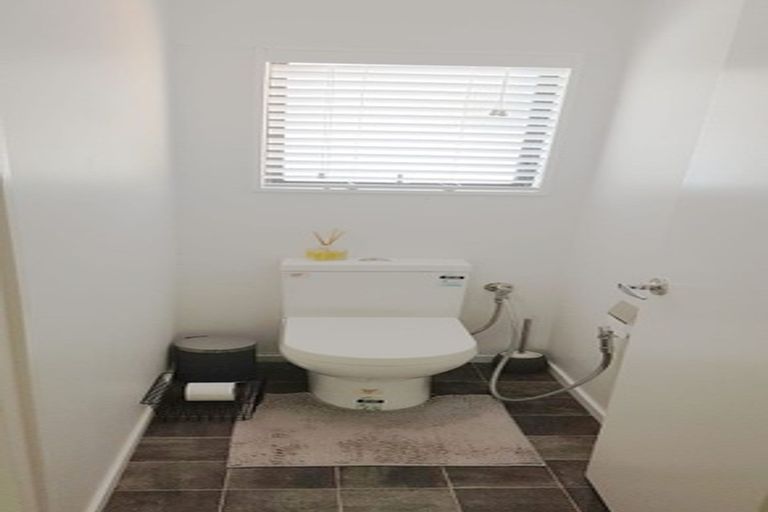 Photo of property in 1/38 Kaipatiki Road, Glenfield, Auckland, 0629