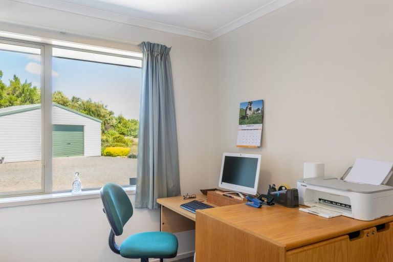 Photo of property in 33 Ketemaringi Way, Manakau, Levin, 5573