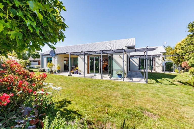 Photo of property in 16 Royal Oak Drive, Kelvin Grove, Palmerston North, 4414