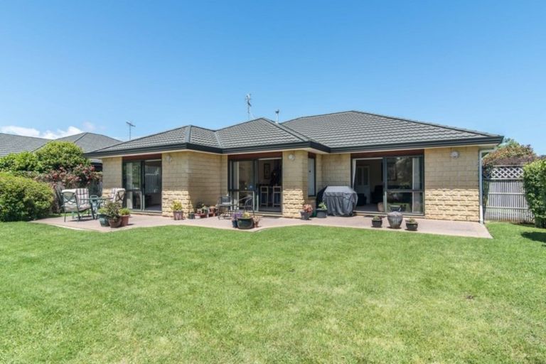 Photo of property in 23 Lorna Irene Drive, Raumati South, Paraparaumu, 5032