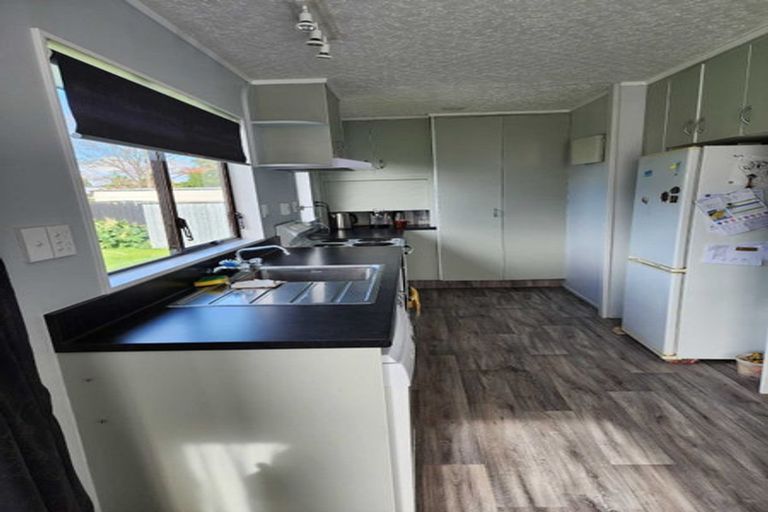 Photo of property in 2 Millar Place, Nawton, Hamilton, 3200