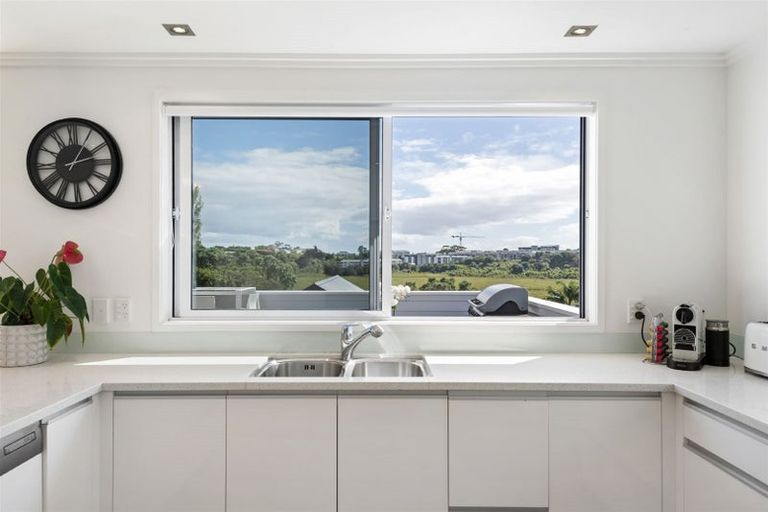 Photo of property in 68 Exmouth Road, Northcote, Auckland, 0627