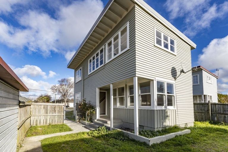 Photo of property in 30 Hooker Avenue, Bryndwr, Christchurch, 8053