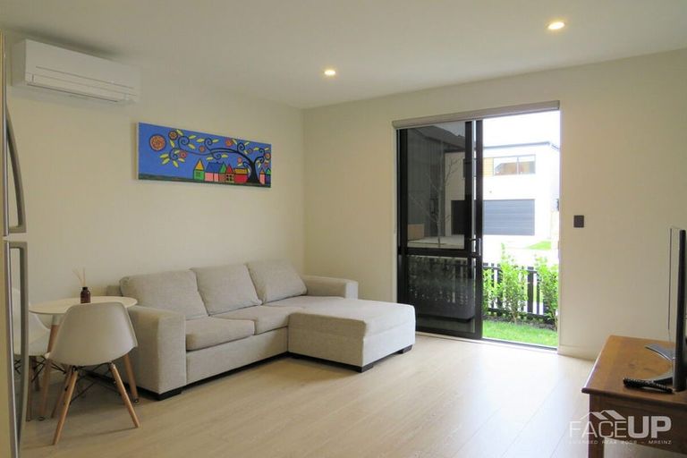 Photo of property in 12 Skua Road, Hobsonville, Auckland, 0616