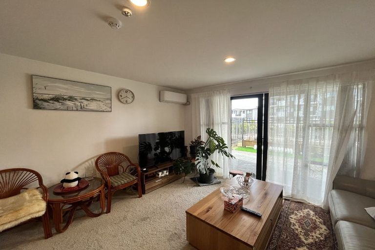 Photo of property in Apollo Apartments, 2/46g Rosedale Road, Rosedale, Auckland, 0632