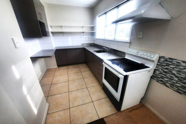 Photo of property in 2 Savage Crescent, Upper Hutt Central, Upper Hutt, 5018