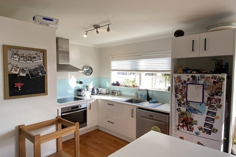 Photo of property in 8 Beswick Place, Birkdale, Auckland, 0626