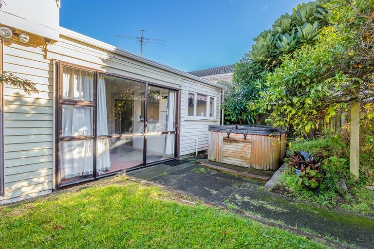 Photo of property in 12 Mana Esplanade, Paremata, Porirua, 5026