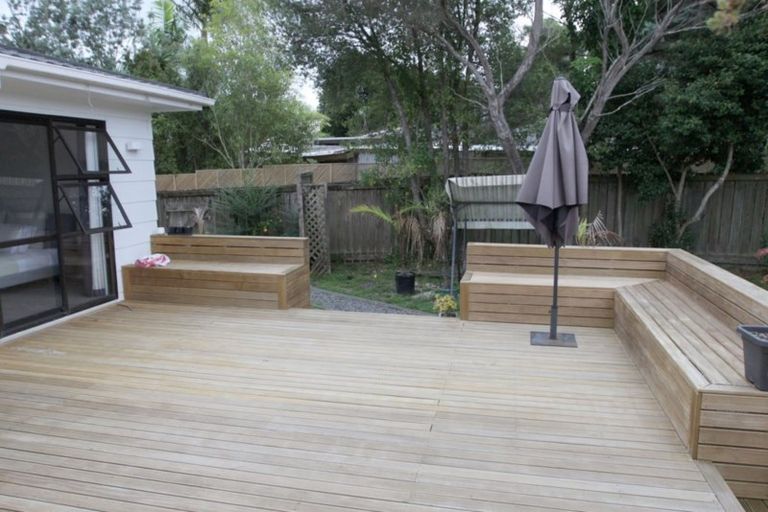 Photo of property in 17 St Catherine Crescent, West Harbour, Auckland, 0618